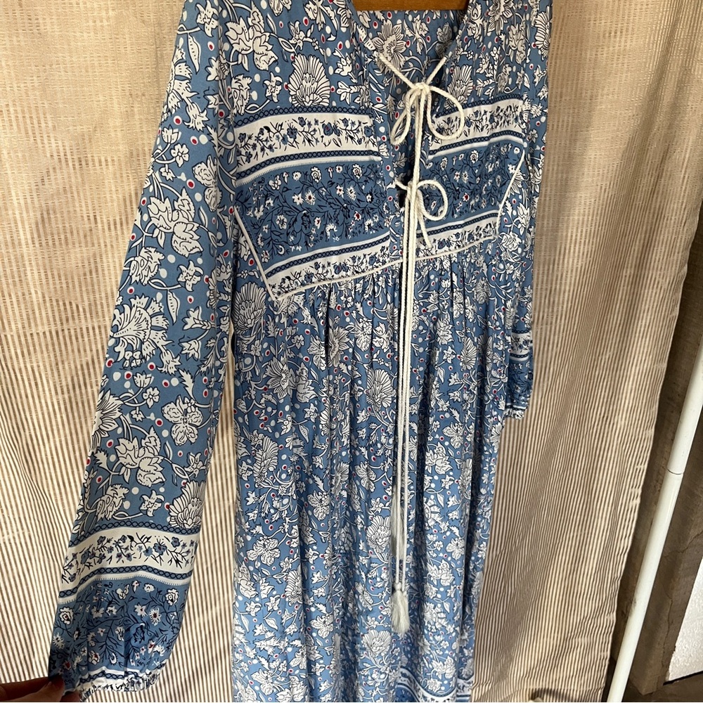 R. Vivimos Floral Blue and White Long Sleeve Maxi Dress - Picture 3 of 12